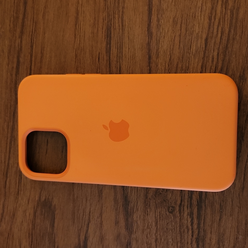 IPhone 12 silicone apple case kumquat